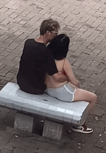 https://na.cx/i/1rPcHvM.gif