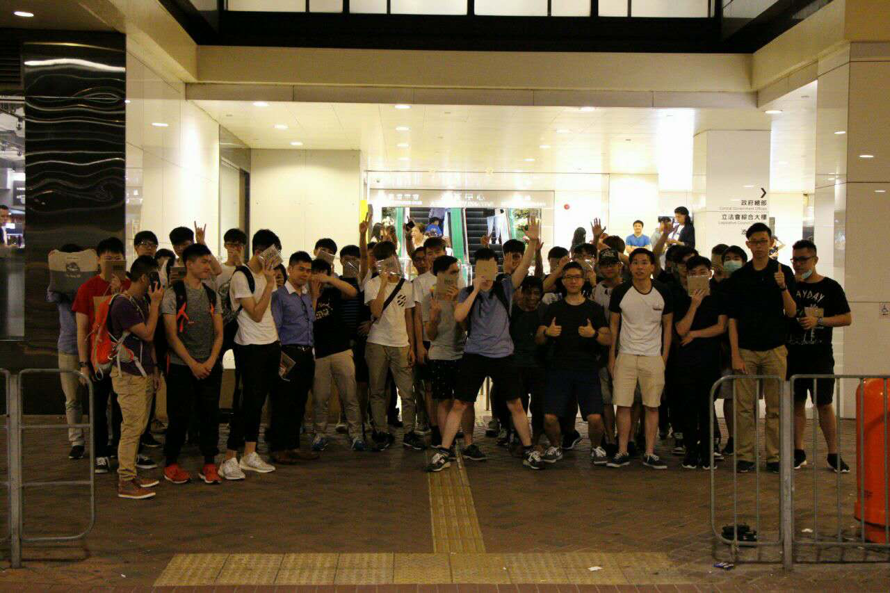 8人女子組合 COLLAR討論區 (683) COLLAR Chill Club頒獎禮請合體 團體活動呢去左邊！ LIHKG 討論區