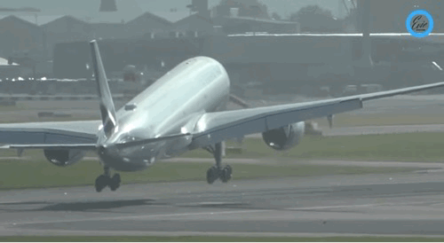 國泰 CX239 A350客機，驚險降落英國希思羅機場 | LIHKG 討論區