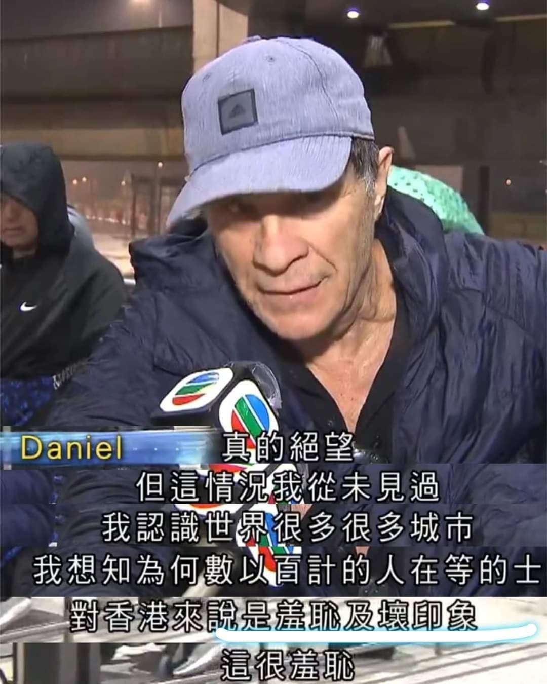 咁搶口既李家超同鄧柄強又龜縮，幾百遊客困係機場幾個鐘，大量市民被困地鐵站，淨係識事後出黎打卡| LIHKG