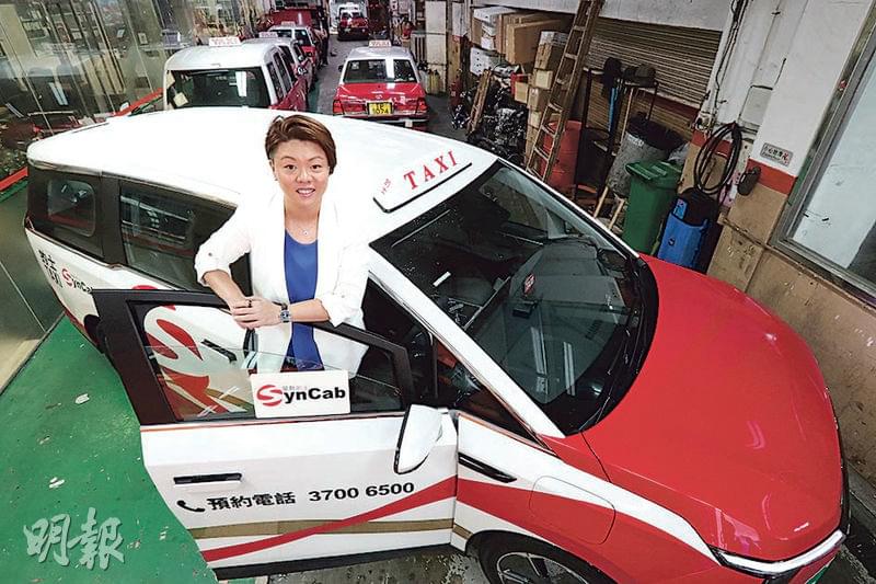 【突發】 北大嶼山公路 星群的士「Maxus」車隊的士 直撼工程車車尾 車身遭劏開如「開罐頭」至少3人受傷 | LIHKG 討論區
