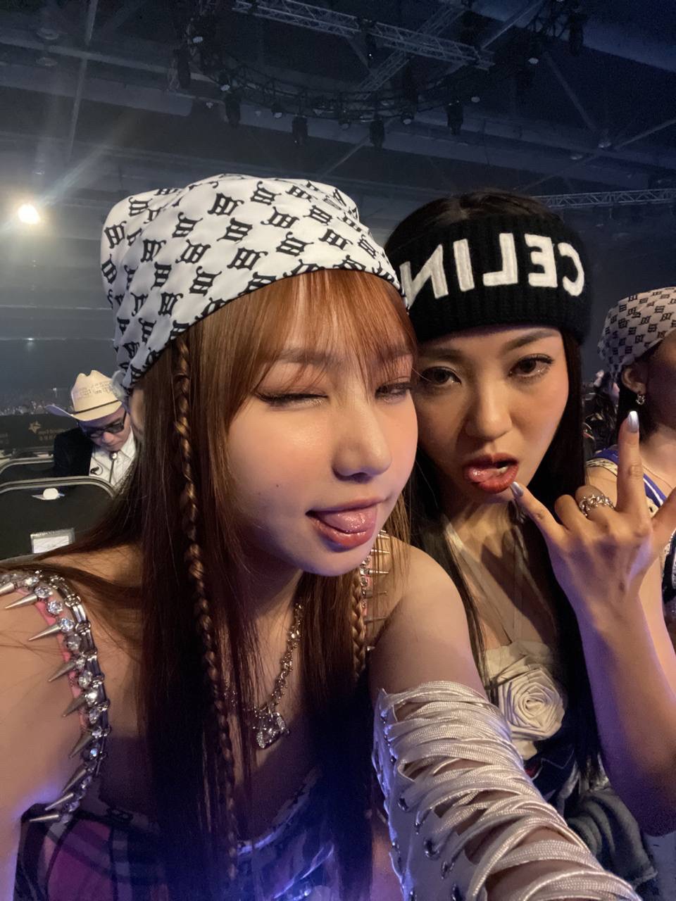 8人女子組合 COLLAR討論區 (699) 恭喜COLLAR Chill Club奪兩獎！團歌在哪裡？ LIHKG 討論區