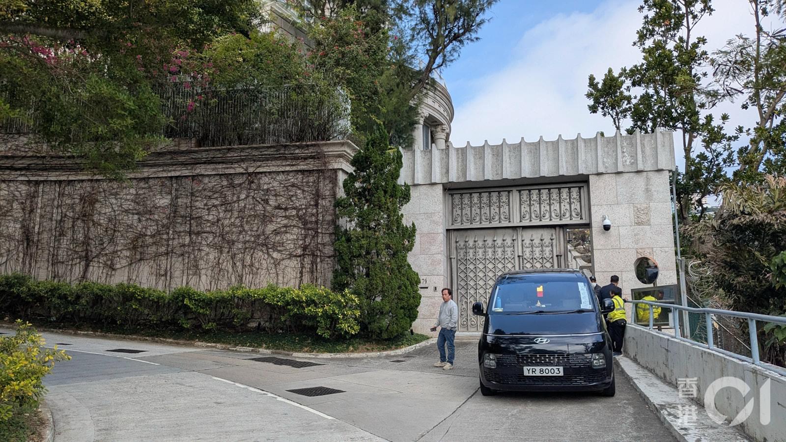 李嘉誠深水灣道79號大宅外傳異味疑漏氣警方消防到場調查發現野豬屍體但暫時未能移走| LIHKG 討論區